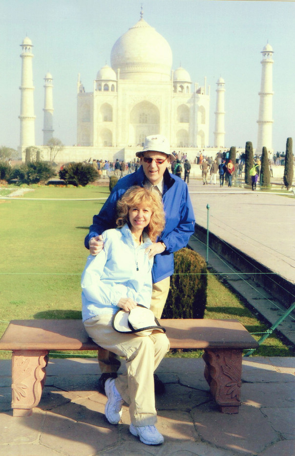 Marianne and her husband infront of the Taj Mahal