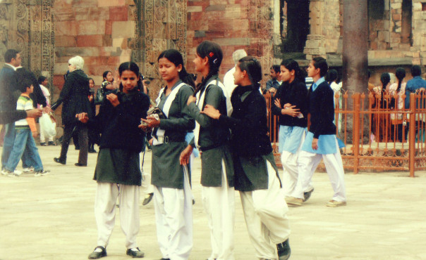 Students visiting tomb in India